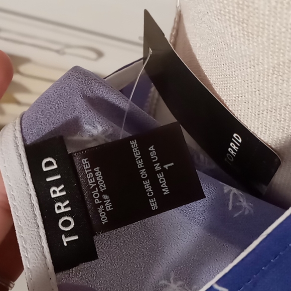 💙Torrid Cobalt Blue Button Down Open Back Plus Sz 1Xl NWT - Picture 3 of 9